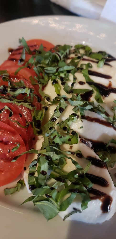 Order Caprese Salad food online from Maxwell's store, Park City on bringmethat.com